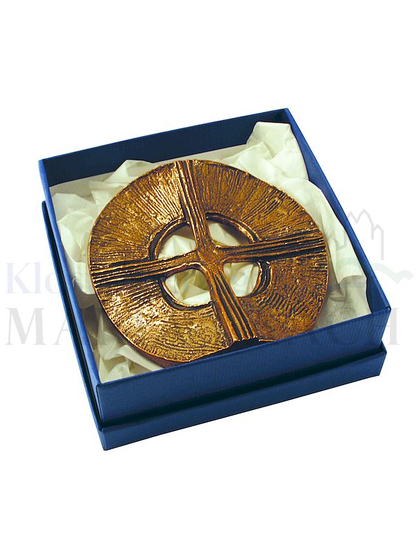 Foto: Steh-Plakette Kreuz, durchbrochen, Ø 9 cm, mit Expertise, in Geschenkschachtel
