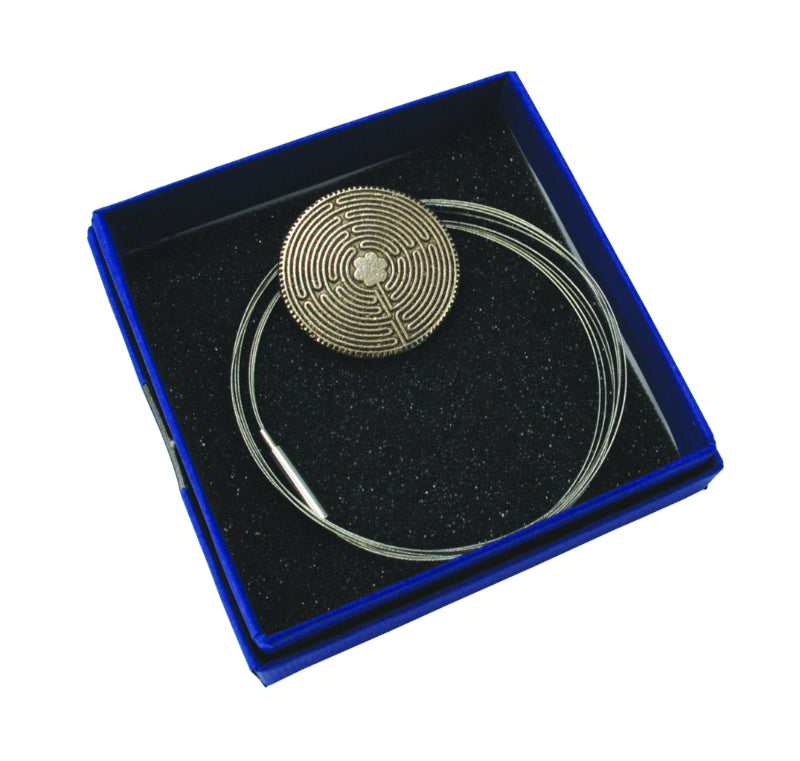 Halsanhänger aus Silberbronze "Labyrinth"