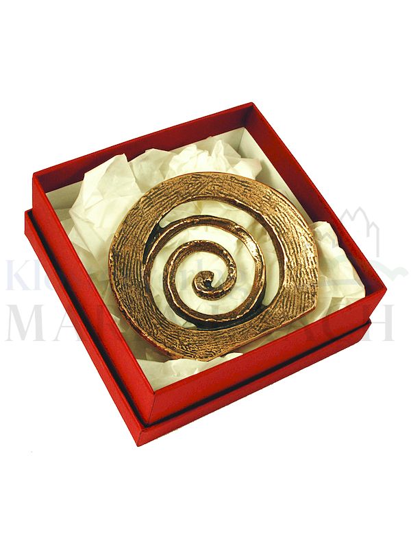 Foto: Steh-Plakette Meditation - Ruhe finden, Ø 8 cm, mit Expertise, in roter Geschenkschachtel