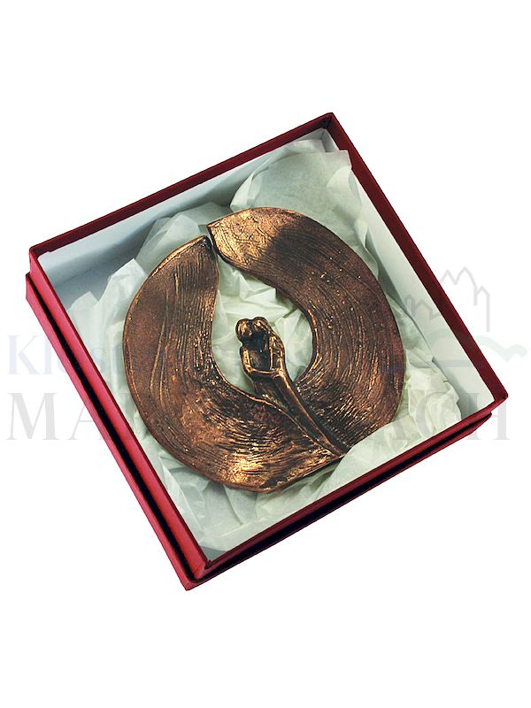 Foto: Skulptur Unter seinem Schutz - Zur Hochzeit, 12,5 x 14 cm, mit Expertise, in roter Geschenkschachtel