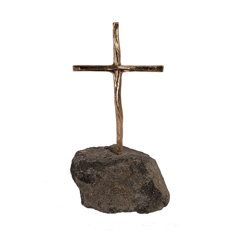Kreuz auf Basaltlava