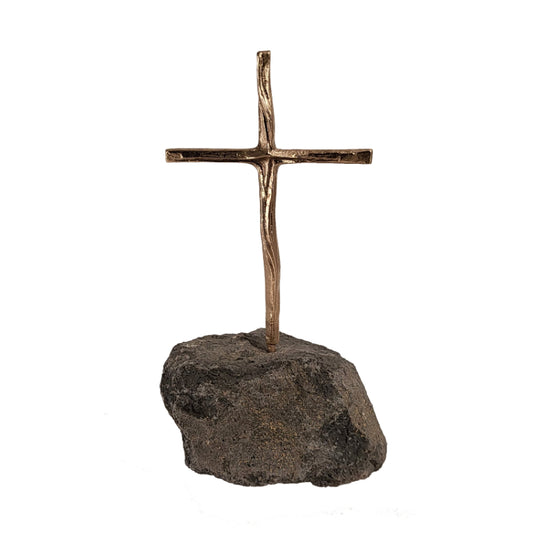 Kreuz auf Basaltlava