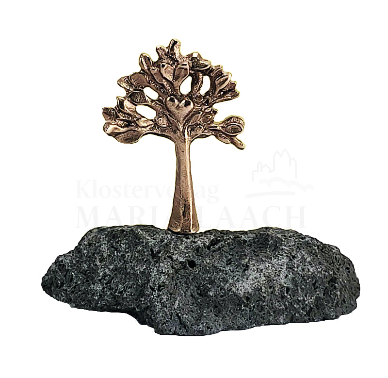 Baum auf Basaltlava
