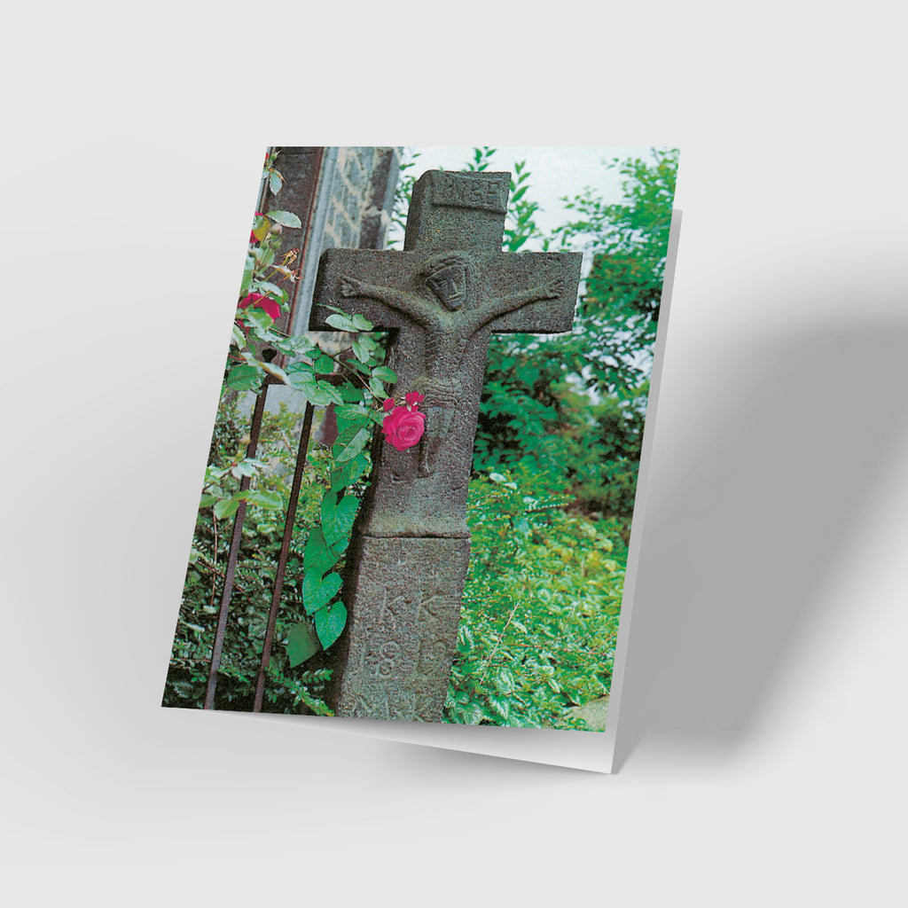 Kondolenzkarte - Basaltkreuz mit Rose